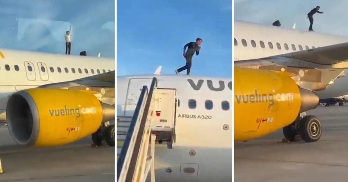 Un joven se subió al techo de un avión y retrasó el despegue durante dos horas