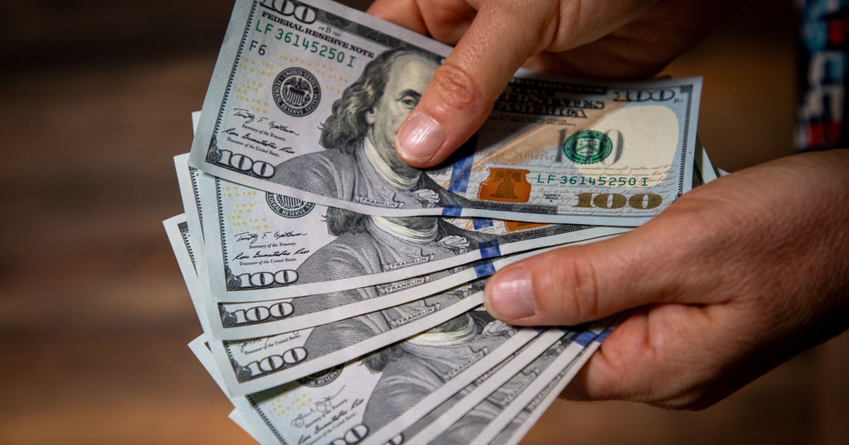 El dólar minorista perforó los $ 1.400 y marcó el precio más bajo en cuatro meses