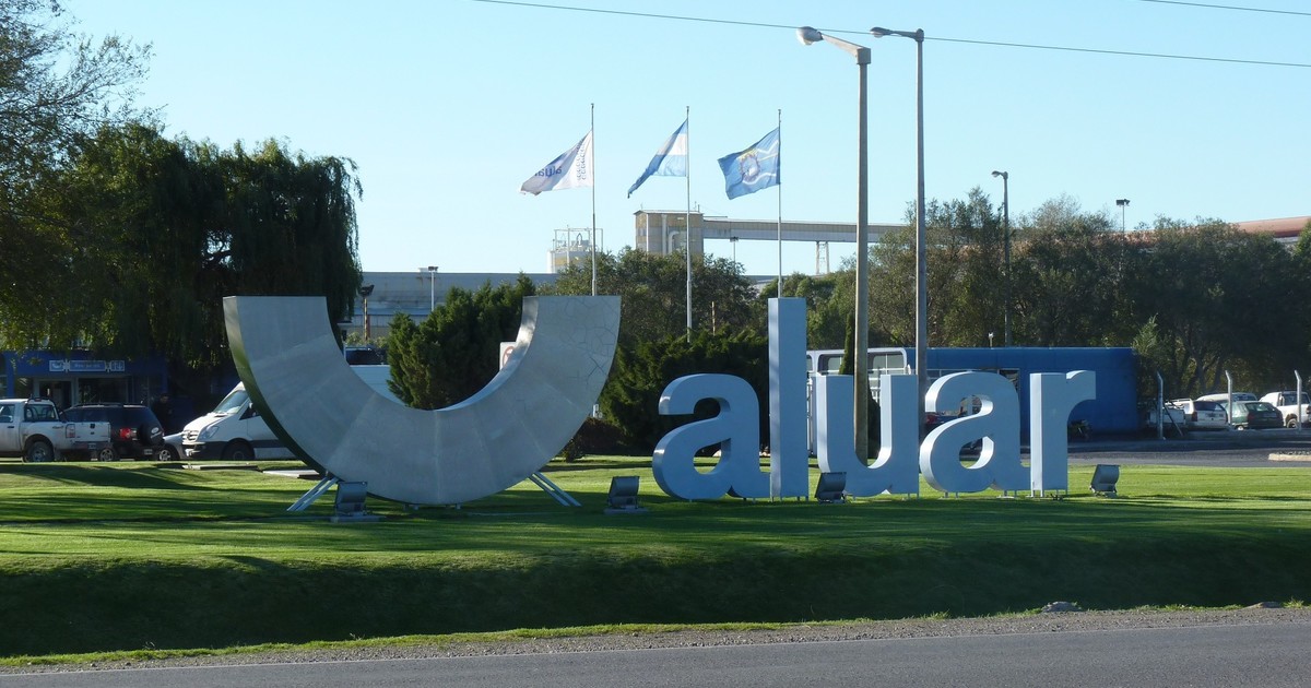 En plena tensión por el cierre de FATE, el Gobierno rechazó un pedido de Aluar para cobrar aranceles al aluminio chino