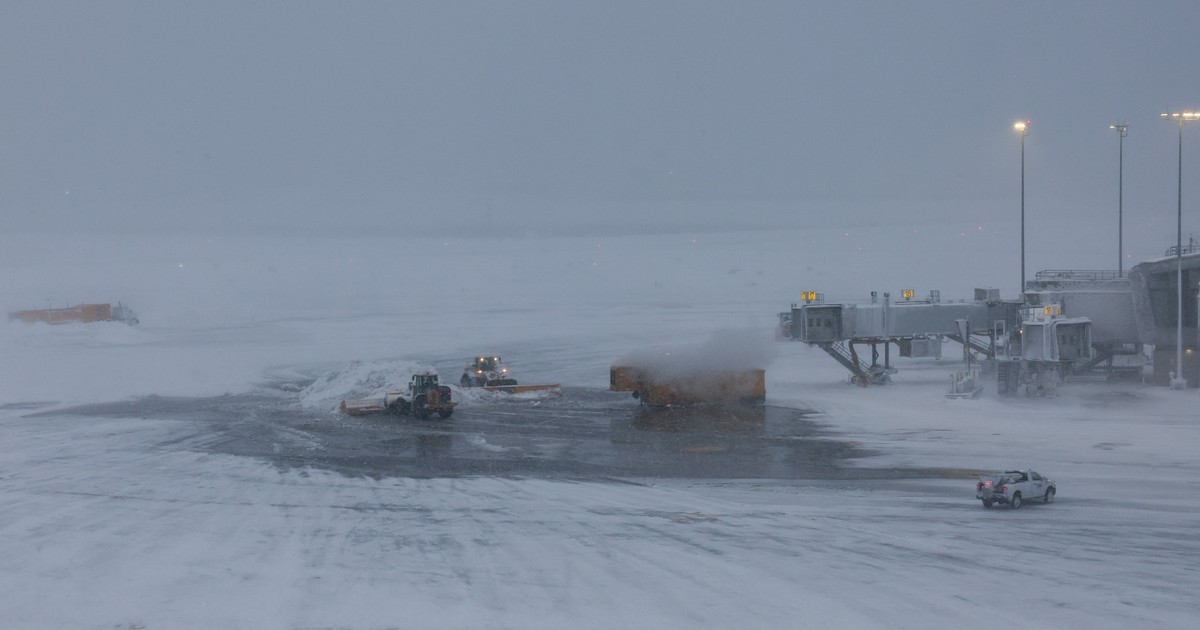 Tormenta en Nueva York: alerta en los aeropuertos JFK y LaGuardia por más de mil vuelos cancelados en pleno estado de emergencia
