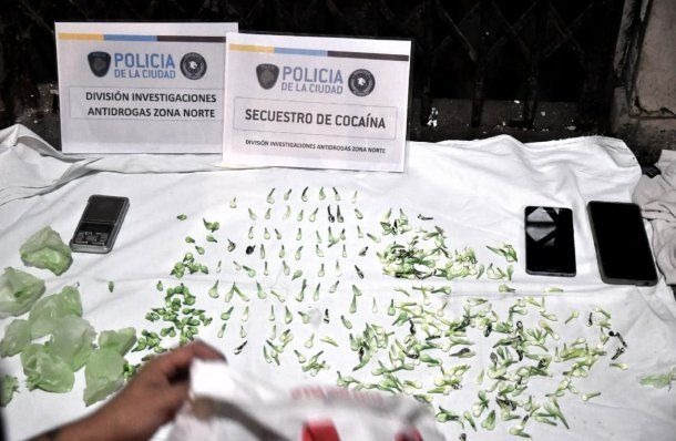La policía porteña incautó medio millar de dosis de cocaína y marihuana en Constitución y Nueva Pompeya